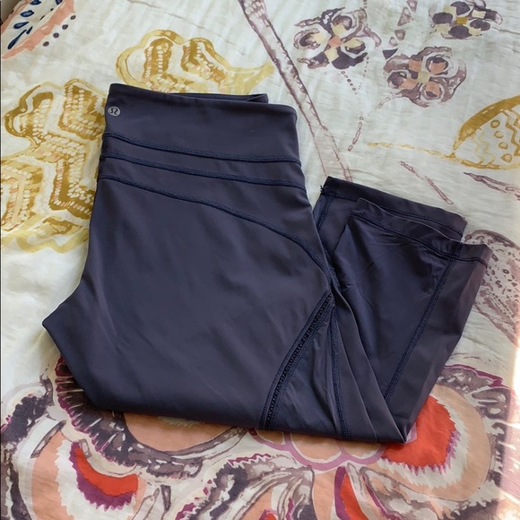 Lululemon Lavender Cropped Leggings - Picture 1 of 6